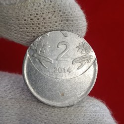 Alternative view of Extremely Rare Error Coin 2 Rs Heavy Half shifting 2014 Year RBI Mistake Coin