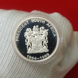 Alternative view of Rare NELSON ROLIHLAHLA MANDELA President South Africa 1994 -1999 Year Silver Coated Proof Coin