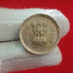 Alternative view of Five Rs Rare Copper Nickel Coin 2004 Year Hyderabad Mint Top Condition Sku 01