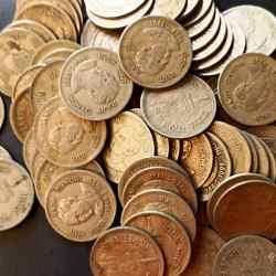 Alternative view of Republic India Denominaton 1₹ Metal copper nickel Backside of Rajiv Gandhi 100 piece given Same and similar piece available