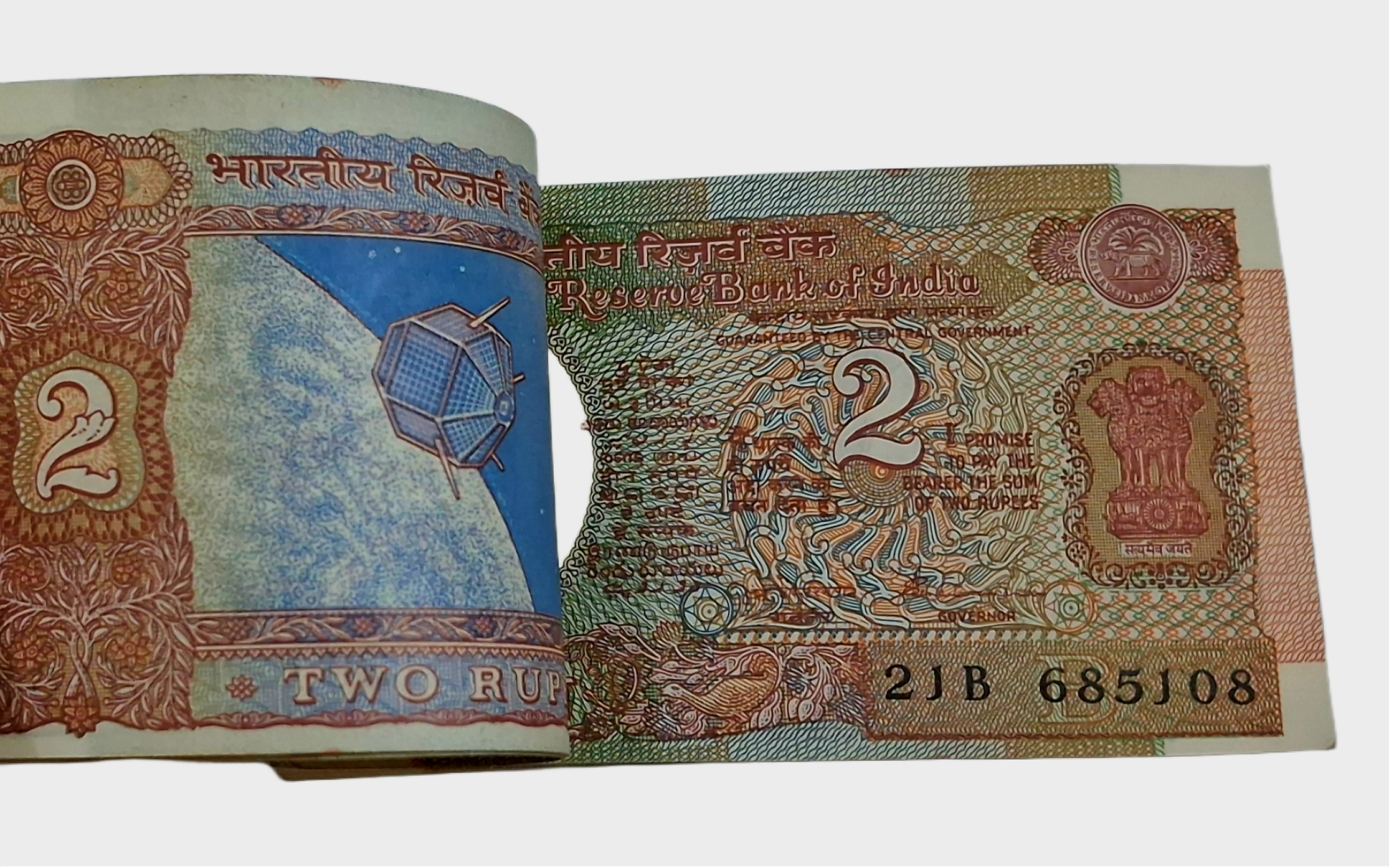 2 Rupees Old SATELLITE Issue Sign S. VENKATRAMAN Serially 100 Notes COMPLETE Bundle in Collectable Grade. - Image 3