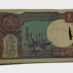 Alternative view of One Rupee Old Issue Year 1985 Sign S. VENKATRAMAN Serially 100 Notes COMPLETE Bundle with FANCY Serial Numbers **RARE** High Collectable Grade.