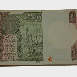 Alternative view of One Rupee New Year 2016 SMALL DIGIT Serial Numbers Sign RATAN P WATAL Serially 100 Notes COMPLETE Bundle **SCARE** High UNC Grade.