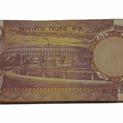 Alternative view of 50 Rupees Old Parliament WITHOUT FLAG Issue Sign K.R PURI Serially 100 Notes COMPLETE Bundle **V. RARE** Collectable Grade.