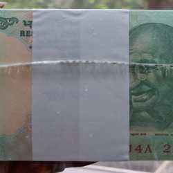 5 Rupees Sealed Pack Rim Old Issue Governor D.Subbarao ( R Insert ) 1000 notes Packed Rim