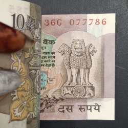 Alternative view of 10 RUPEES PEACOCK GOVERNOR R.N.MALHOTRA RARE 100 NOTES CHOCOLATE CONDITION SERIAL PACKET WITH FANCY NUMBER ENDING 077786 AND 077777