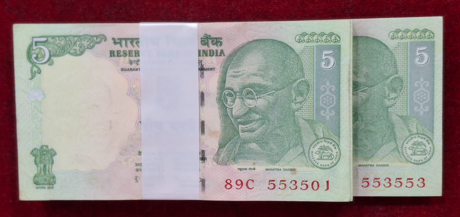 5 RUPEES GANDHI GOVERNOR D.SUBBARAO RARE ( 100 NOTE) SERIAL PACKET WITH DOUBLING NUMBER 553553 - Image 2