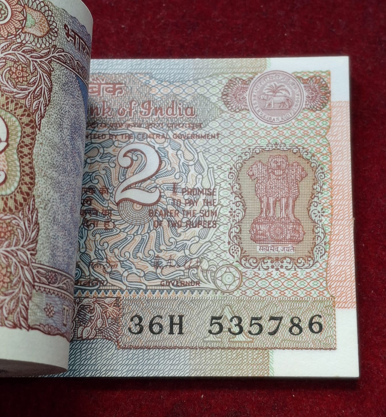 2 RUPEES SATELLITE GOVERNOR R.N.MALHOTRA RARE SERIAL PACKET WITH FANCY NUMBER ENDING 786 - Image 2