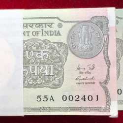 Alternative view of 1 Rupees 2015 Governor Rajiv Mehrishi Rare GEM UNC Serial Packet with Lower Number 002401 - 002500