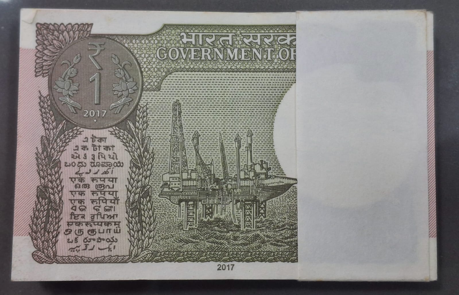 1 RUPEES 2017 GOVERNOR SHAKTI KANT DAS RARE UNC SERIAL PACKET WITH FANCY NUMBER ENDING 710786 + 710710 - Image 3