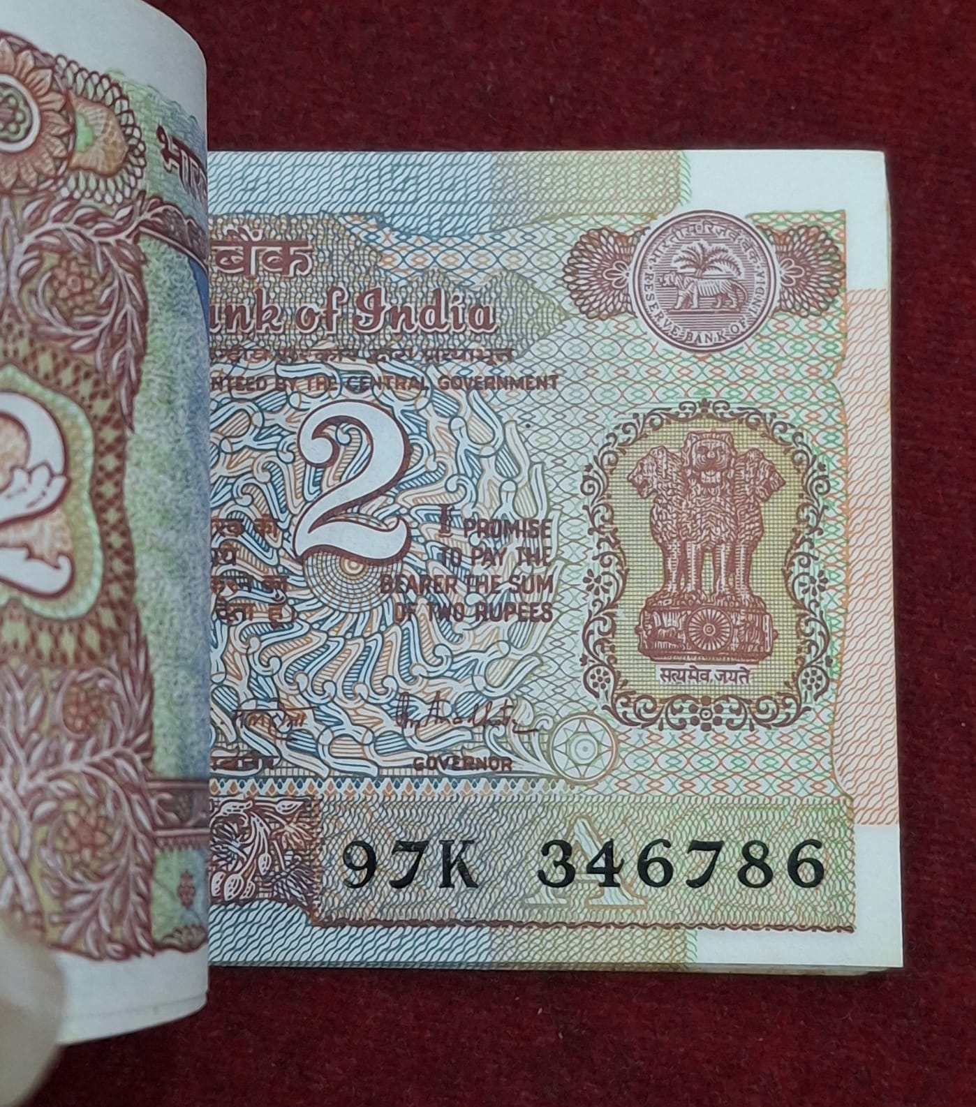 2 RUPEES SATELLITE GOVERNOR R.N.MALHOTRA RARE SERIAL PACKET WITH FANCY NUMBER ENDING 786 - Image 2