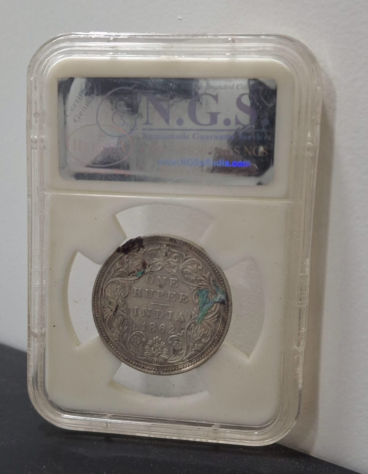 1 RUPEES 1862 VICTORIA QUEEN RARE EAST INDIA COMPANY SILVER COIN NGS GRADING # A-1206 - Image 2