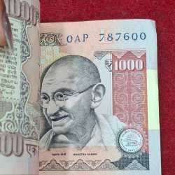 Alternative view of 1000 RUPEES GOVERNOR D.SUBBARAO L INSERT 2012 RARE ( 100 NOTE ) RARE SERIAL PACKET (Copy)
