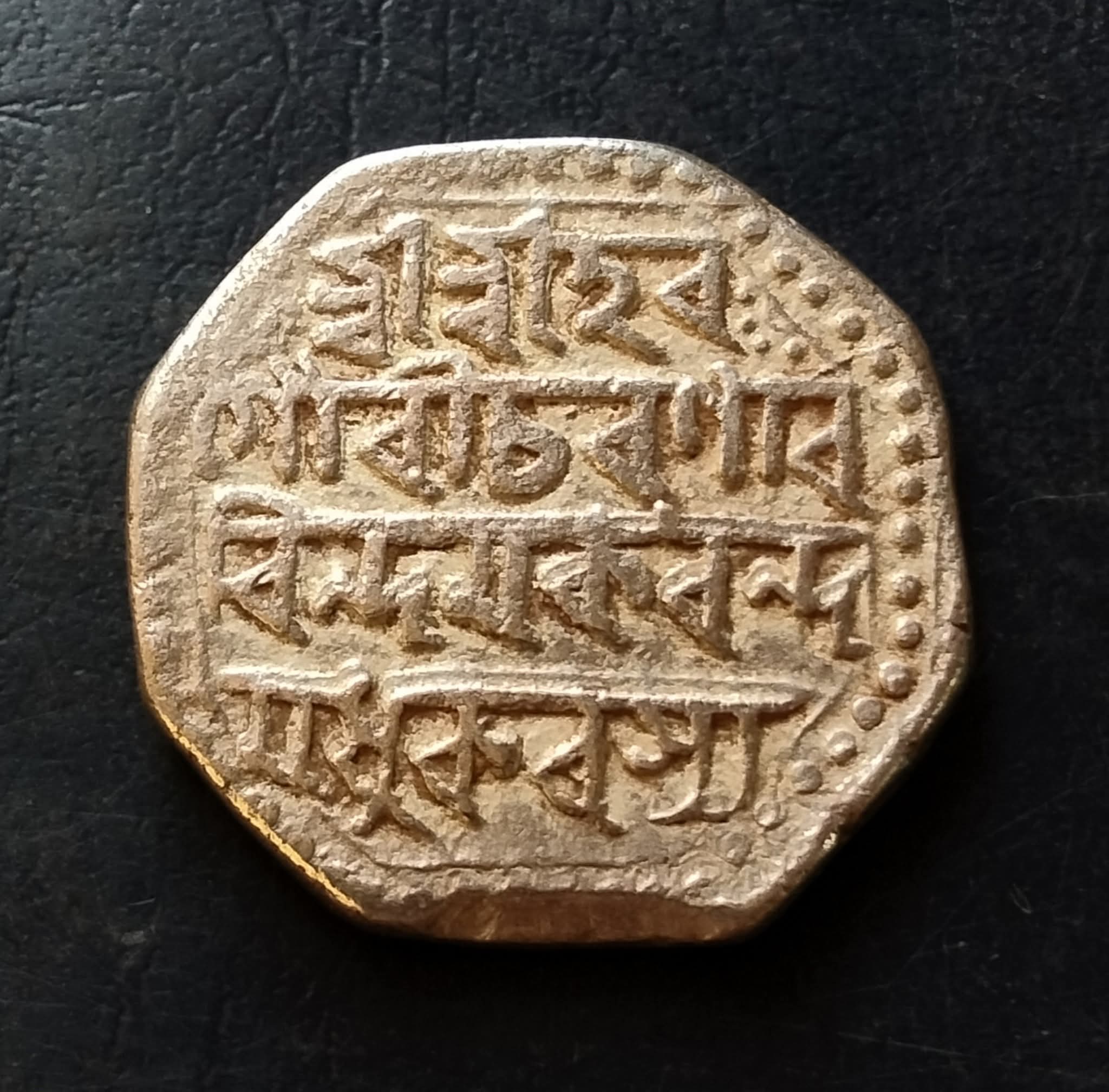 Indian North-Eastern Dynasties › Assam, Kingdom of 1 Rupee - Lakshmi Singha 1 Rupee - Lakshmi Singha - obverse1 Rupee - Lakshmi Singh Issuer Kingdom of Assam (Indian North-Eastern Dynasties) King Lakshmi Singha (Sunyeophaa) (1769-1780) Type Standard circulation coin Years 1692-1701 (1770-1779) Calendar Nepal - Saka era Value 1 Rupee Currency Rupee Composition Silver Weight 11.20g Diameter 22 mm Shape Octagonal (8-sided) Excellent condition as image Same and similar piece available