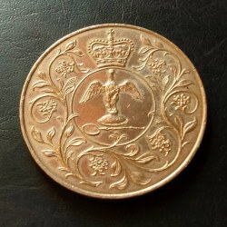 Alternative view of Issuer - United Kingdom Queen Elizabeth II (1952-2022) Type - Non-circulating coins Year 1977 Value - 25 Pence Currency - Pound sterling (decimalized, 1971-date) Composition - Copper-nickel Weight - 28.28 g Same and similar piece available