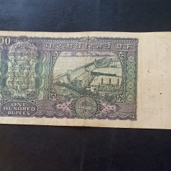 Alternative view of Reserve Bank of India Denominaton 100₹ Governor i.g. patel Same and similar piece available