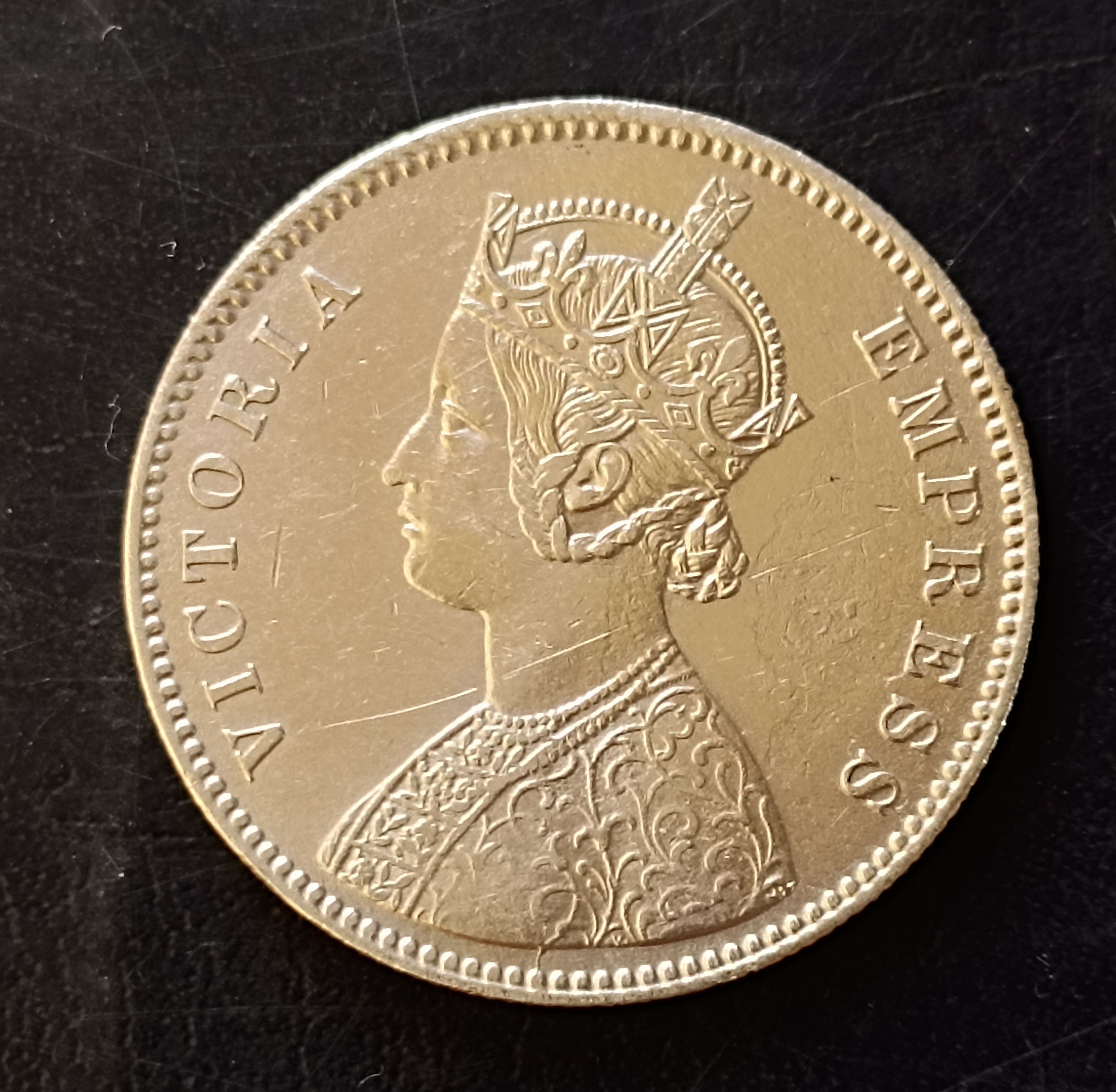 Silver British India denominaton 1₹ Victoria empress 1880 Full silver Same and similar piece available - Image 2