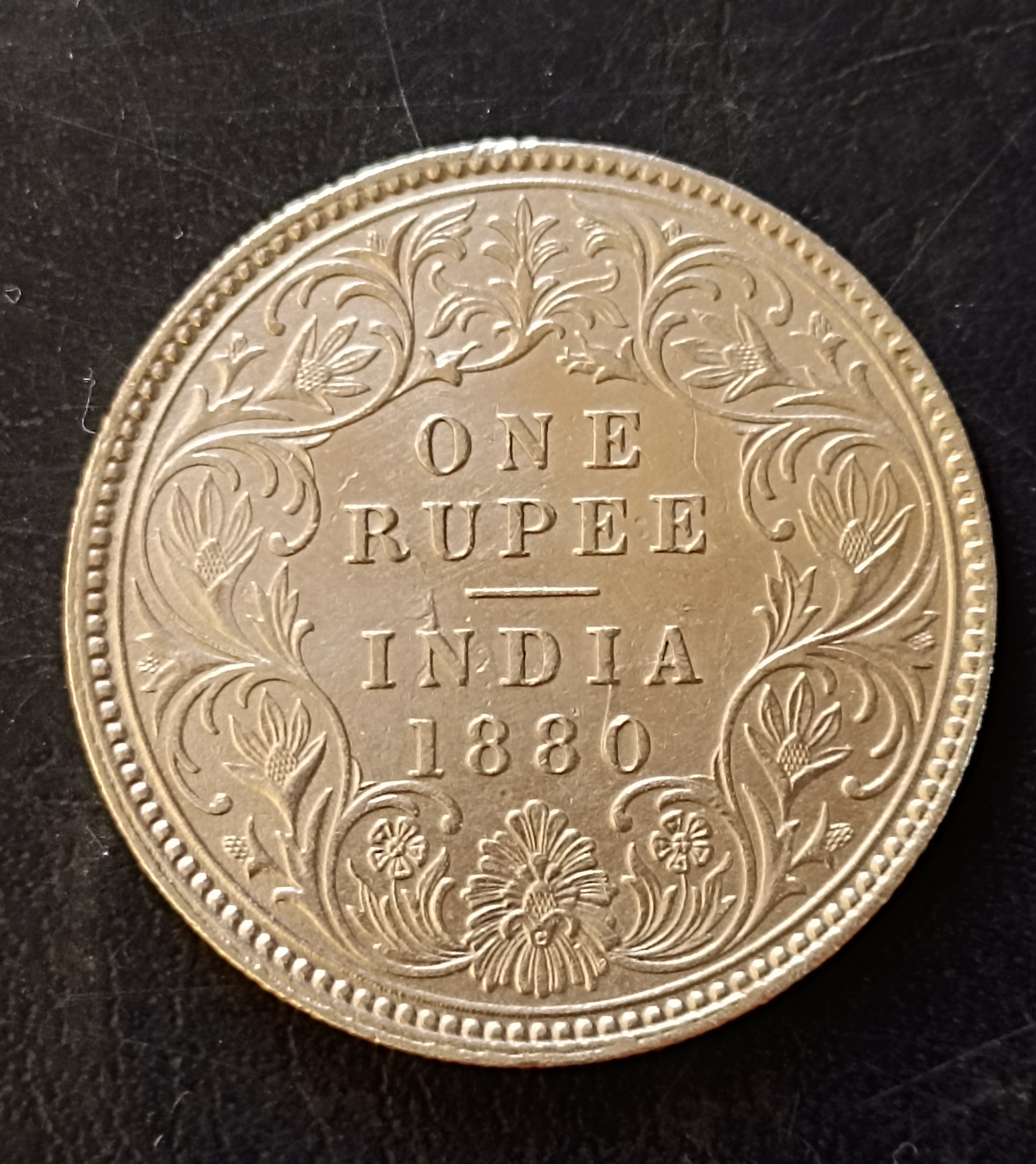 Silver British India denominaton 1₹ Victoria empress 1880 Full silver Same and similar piece available