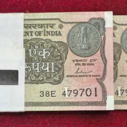 1 RUPEES 2017 GOVERNOR SHAKTIKANT DAS GEM UNC RARE ( 100 NOTE ) SERIAL PACKET WITH FANCY NUMBER ENDING 786