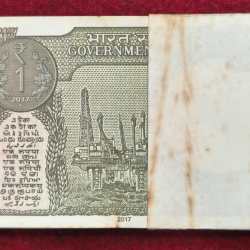 Alternative view of 1 RUPEES 2017 GOVERNOR SHAKTIKANT DAS GEM UNC RARE ( 100 NOTE ) SERIAL PACKET WITH FANCY NUMBER ENDING 786