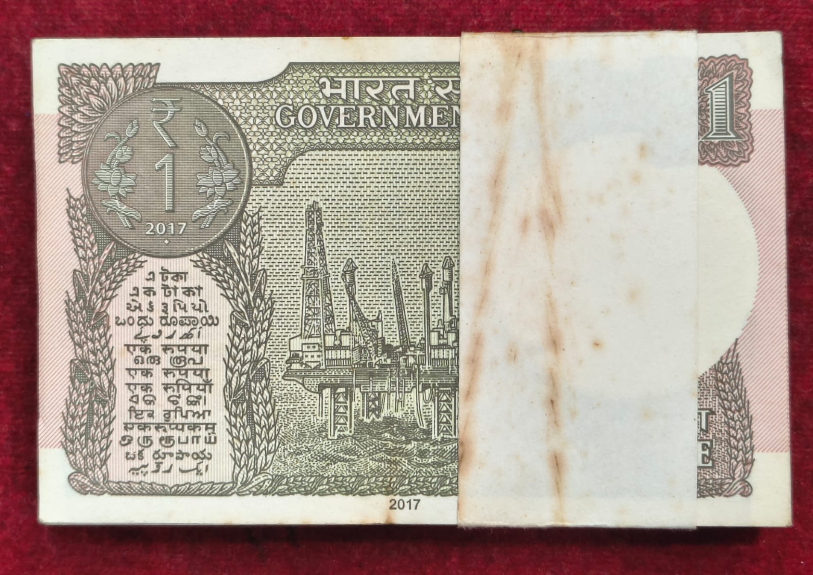 1 RUPEES 2017 GOVERNOR SHAKTIKANT DAS GEM UNC RARE ( 100 NOTE ) SERIAL PACKET WITH FANCY NUMBER ENDING 786 - Image 2