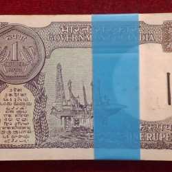 Alternative view of 1 RUPEES 1993 GOVERNOR Montek Singh Ahluwalia RARE (97) SERIAL PACKET first 3 note missing packet