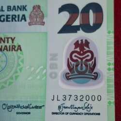 Alternative view of NIGERIA 20 NAIRE POLYMER RARE ( 100 NOTE) SERIAL PACKET GEM UNC