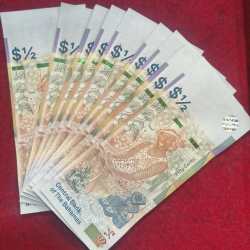 Alternative view of THE BAHAMAS ½ Dollar RARE UNC NOTE