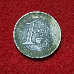 Alternative view of 1 EURO COIN