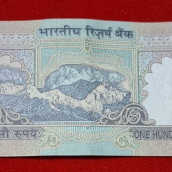 Alternative view of 100 RUPEE NOTE ENDING 786 AND MIDDLE REVERSE 786 AUNC CONDITION NOTE