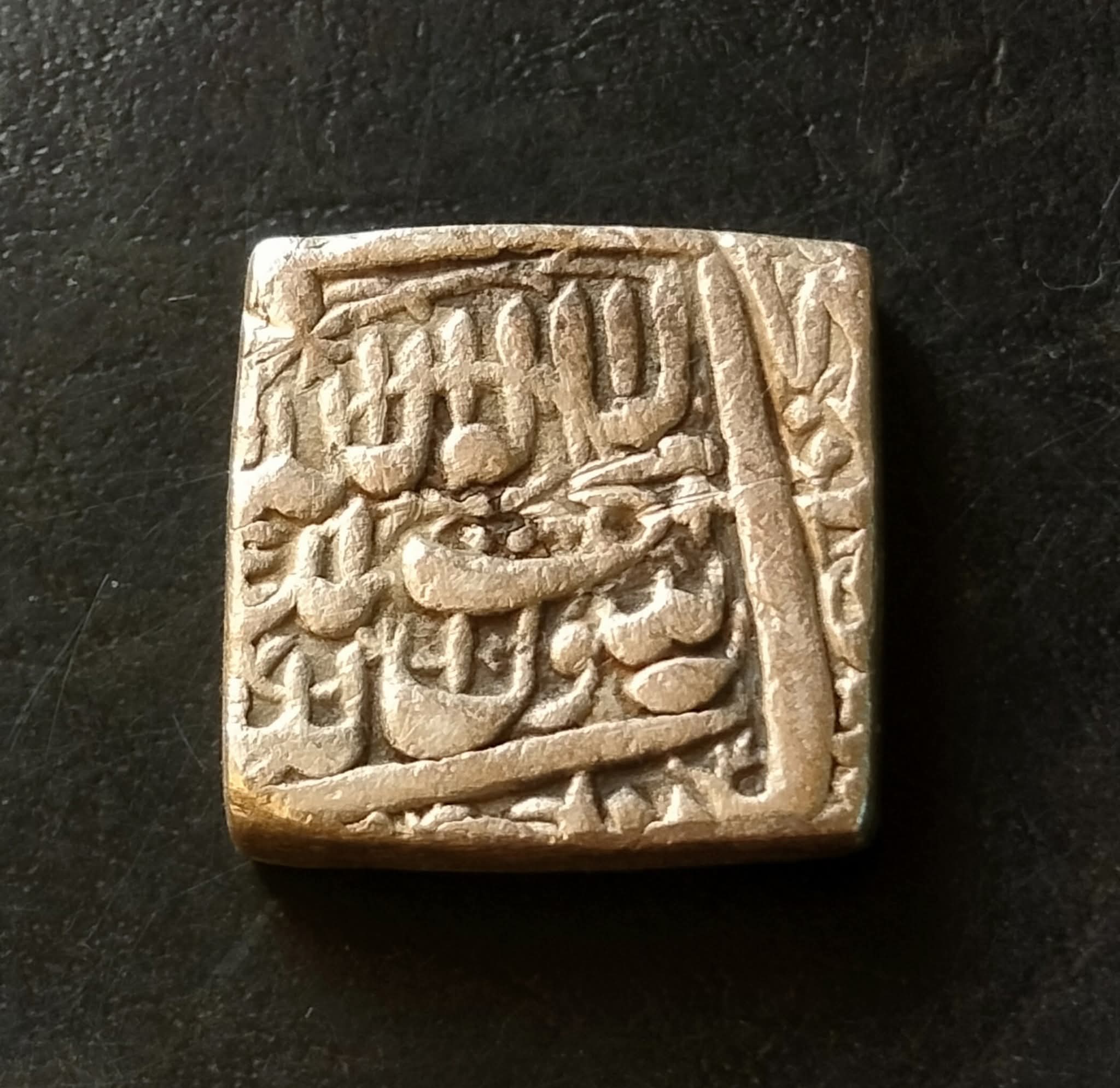 MUGHAL EMPEROR 👑👑 MOST FAMOUS KING 👑👑 Akbar👑👑 Silver 1 ruppee. SQUARE AHAMDABAD MINT EXCELLENT CONDITION AS IMAGE Same and similar piece available