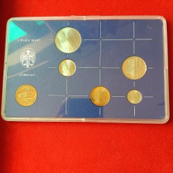 Alternative view of Rijks MUNT Utrecht Royal Dutuch Mint Nederland 1982 Year First Issue Coin Set