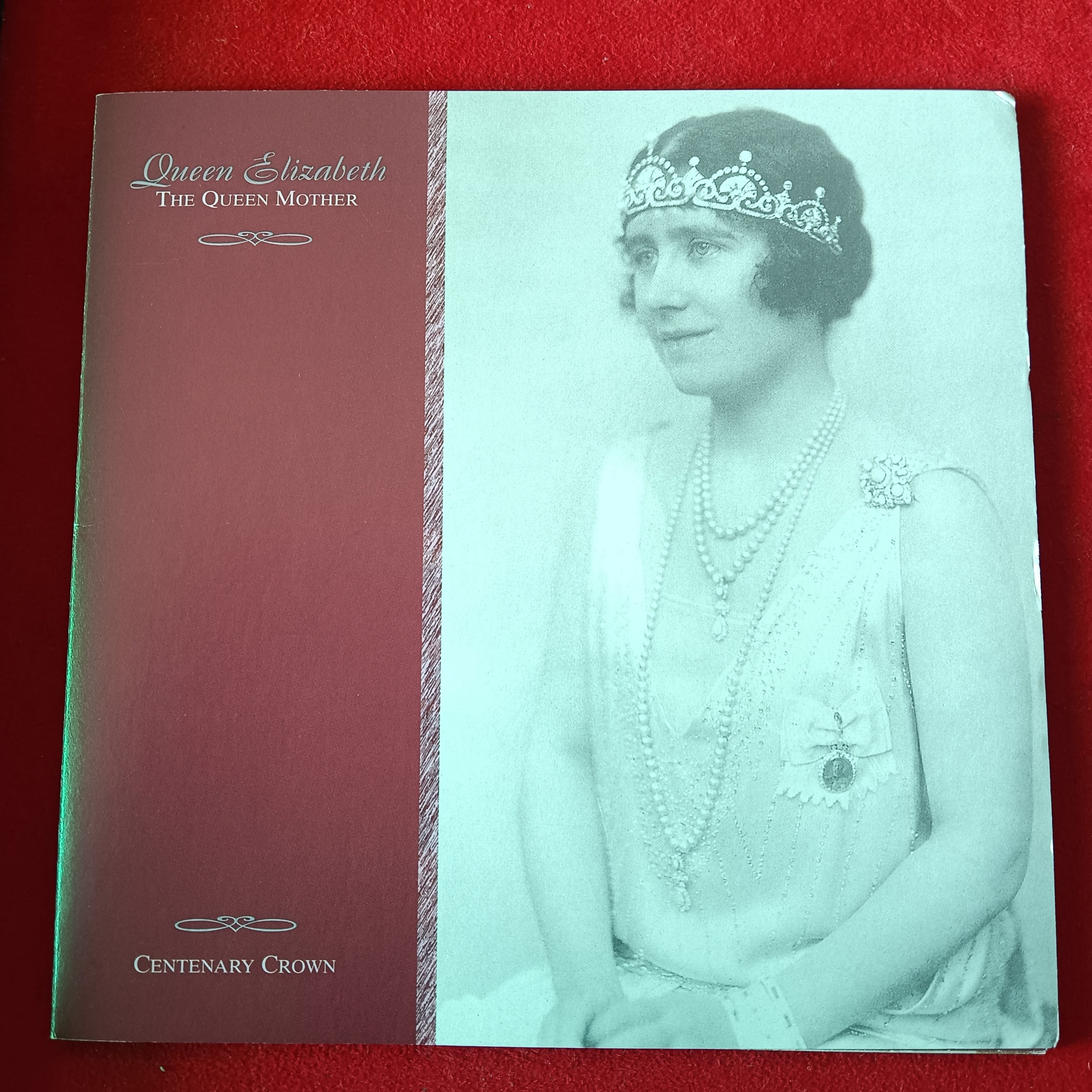 Rare Queen Elizabeth The Queen Mother Centenary Crown 5 Pounds 2000 Year Proof Coin Set Issue by Royal Mint - Image 2