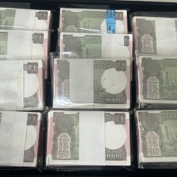 Alternative view of 1 RUPEES 2018 GOVERNOR SUBHASH GARG RARE GEM UNC SERIAL PACKET buyer recieve 1 packet different serial number packet