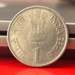 Alternative view of Shifting Error One Rupee Reserve Bank of India 1935-2010 Platinum Jubilee Hyderabad Mint Commemorative Coin