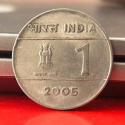Alternative view of One Rupee 2005 Cross Coin Rare Coin