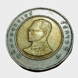Alternative view of THAILAND Bi-Metal 10 BAHT King RAMA-IX in High Collectable Grade.