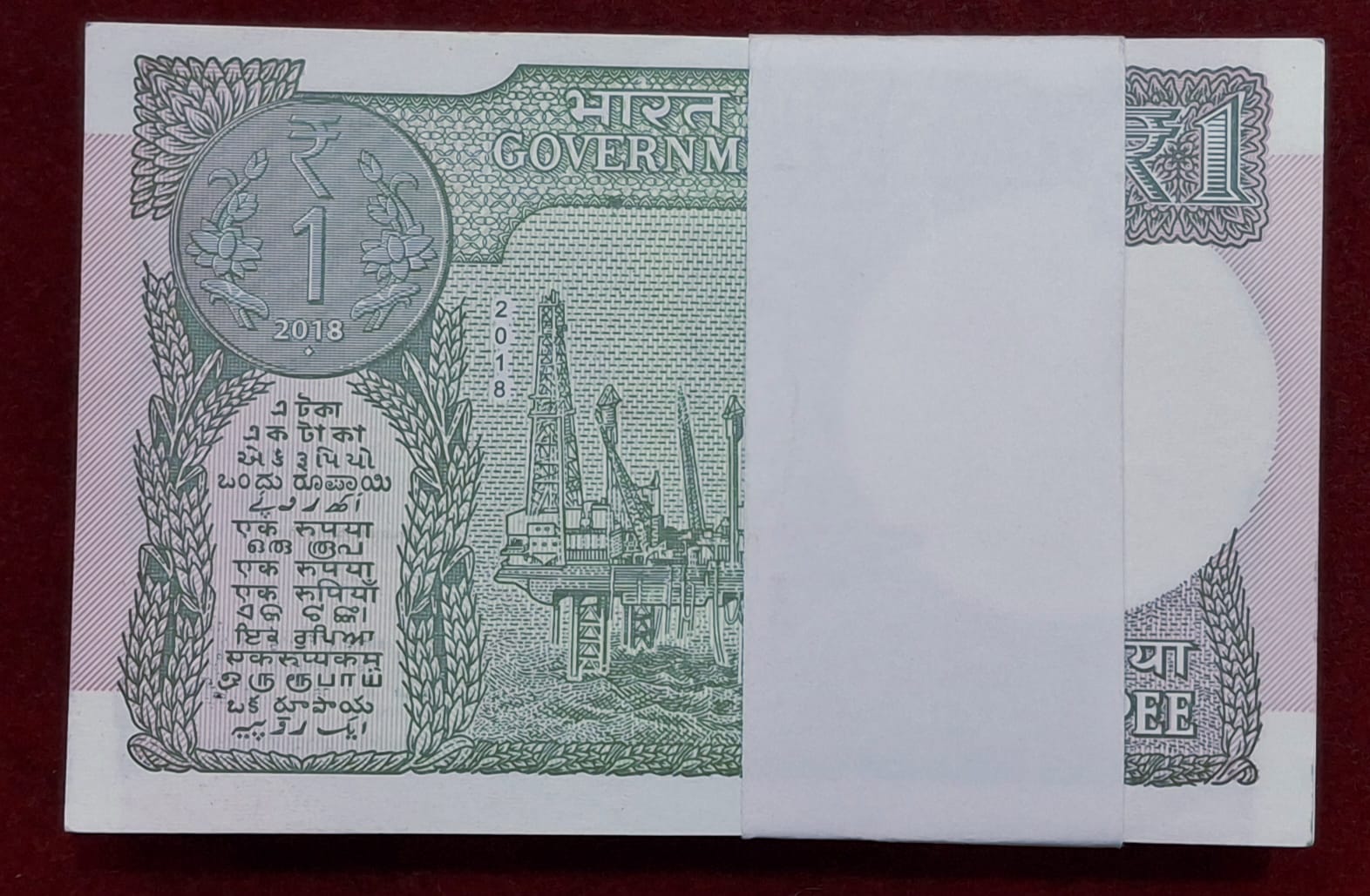 1 RUPEES 2018 GOVERNOR SUBHASH GARGRARE ( 100 NOTE ) SERIAL PACKET WITH FANCY NUMBER ENDING 786 - Image 2