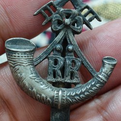 Army cap/lapel pin Rajputana Rifles Extermaly rare *s80