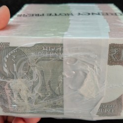 Alternative view of 2020 one ruppes seeled pack Rim 1000 note Rare date 2020