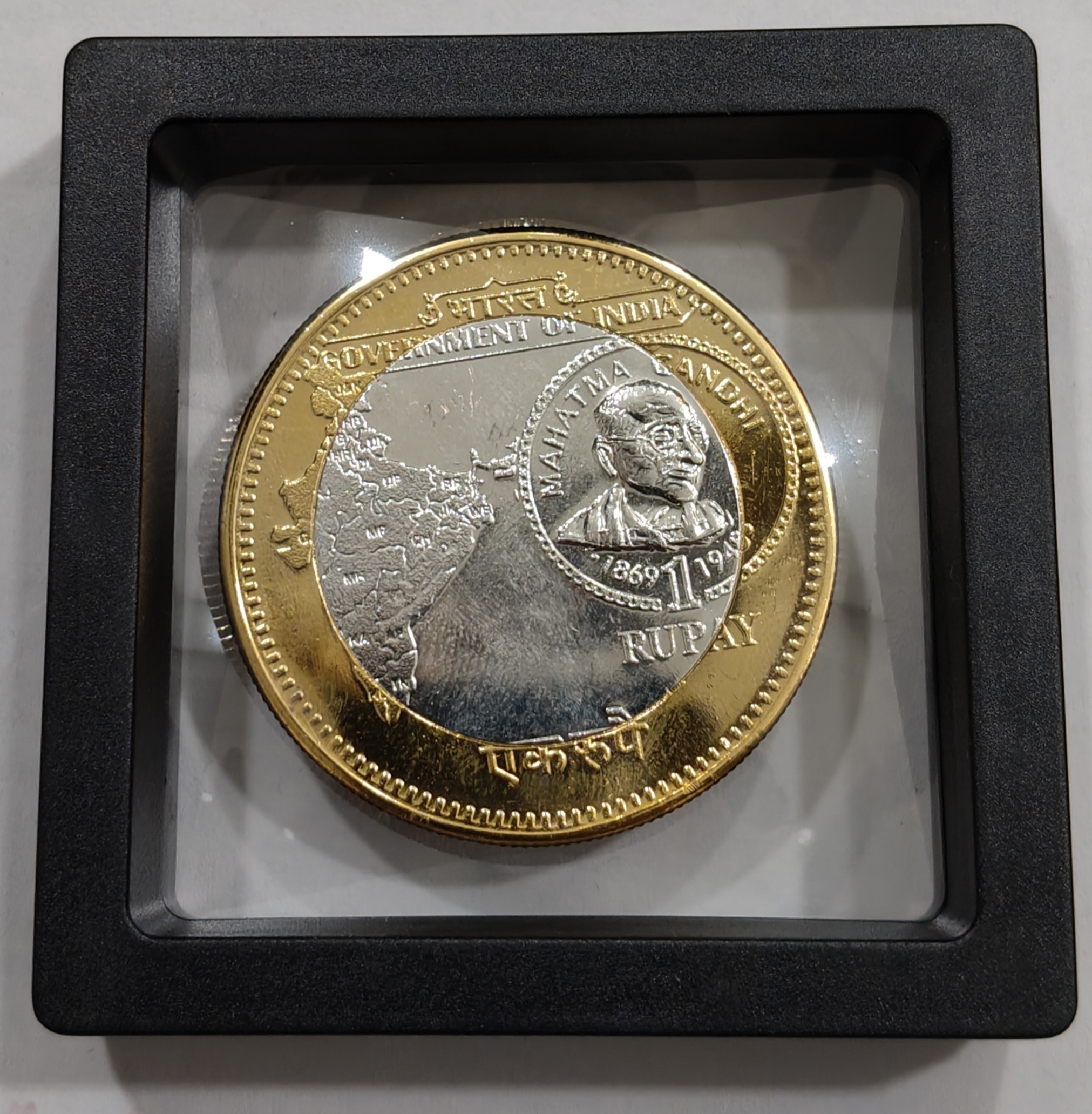Mahatama Gandhi bymetalic 1 Rupay Big size Beautiful madalion with box and stand - Image 3