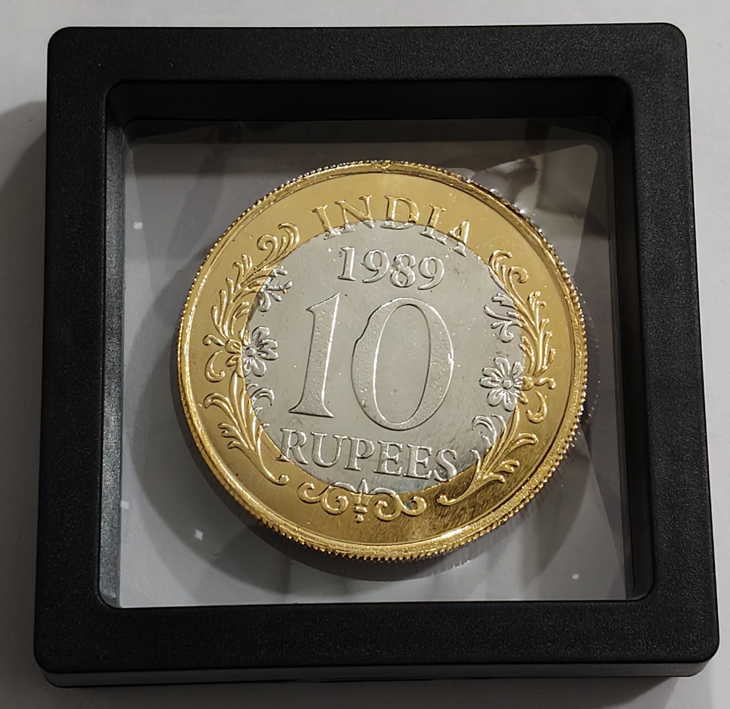 Bank hindustan 10 Ruppes 1989 Bymetalic beautiful medallion with box and stand - Image 3