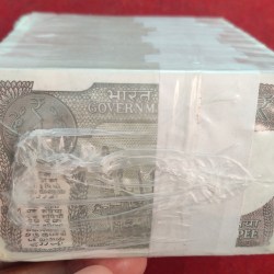 Alternative view of 2019 One rupees pack rim 1000 note seriel mint pack rim