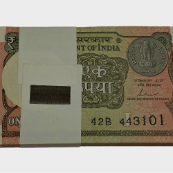 One Rupee New Issue Year 2017 Serially 100 Notes COMPLETE BUNDLE in UNC Grade.