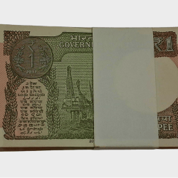 Alternative view of One Rupee New Issue Year 2017 Serially 100 Notes Complete Bundle in UNC Grade.