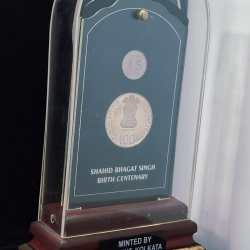 Alternative view of SHAHID BHAGAT SINGH 2007 (2 PCS COIN ) V. I .P SET EXTREMELY RARE