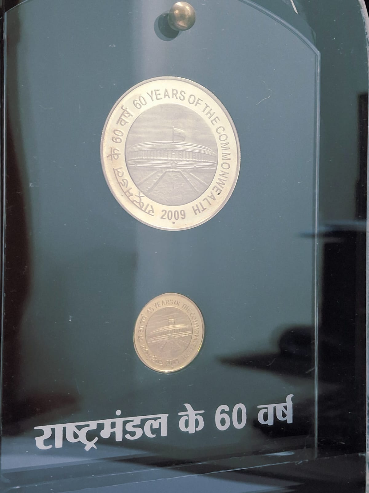 60 YEARS OF THE COMMONWEALTH -2009 ( 2 COINS SET ) V. I .P SET EXTREMELY RARE - Image 3