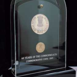 Alternative view of 60 YEARS OF THE COMMONWEALTH -2009 ( 2 COINS SET ) V. I .P SET EXTREMELY RARE