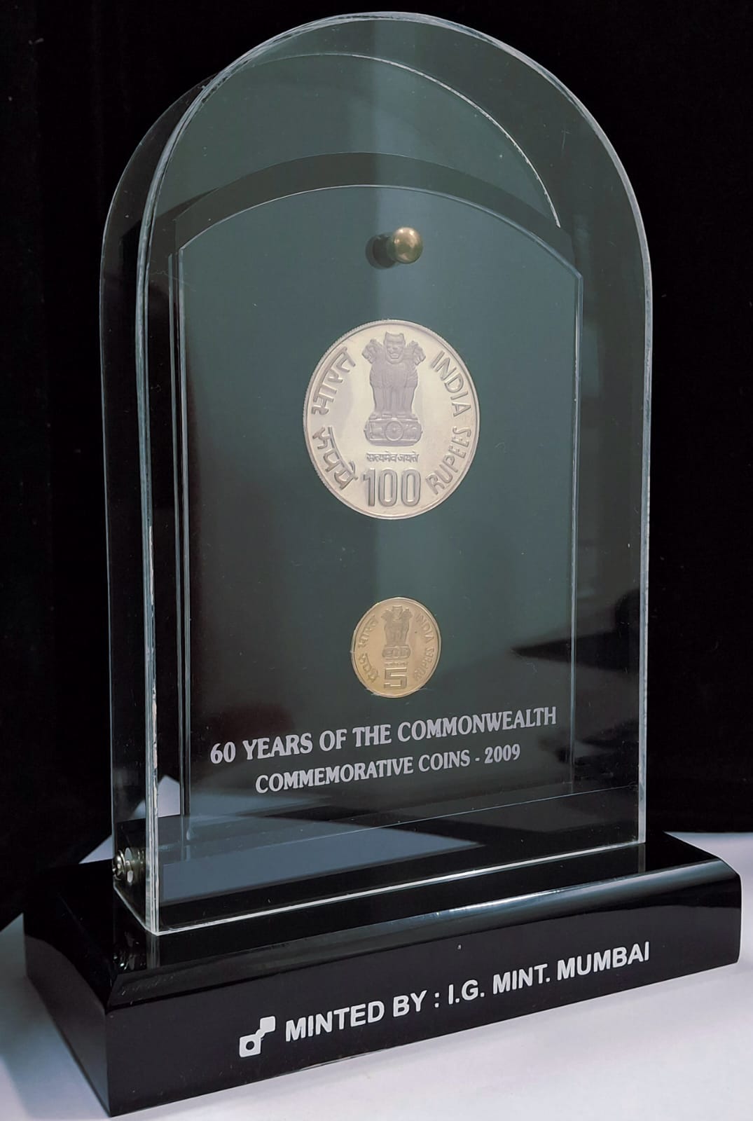 60 YEARS OF THE COMMONWEALTH -2009 ( 2 COINS SET ) V. I .P SET EXTREMELY RARE - Image 2