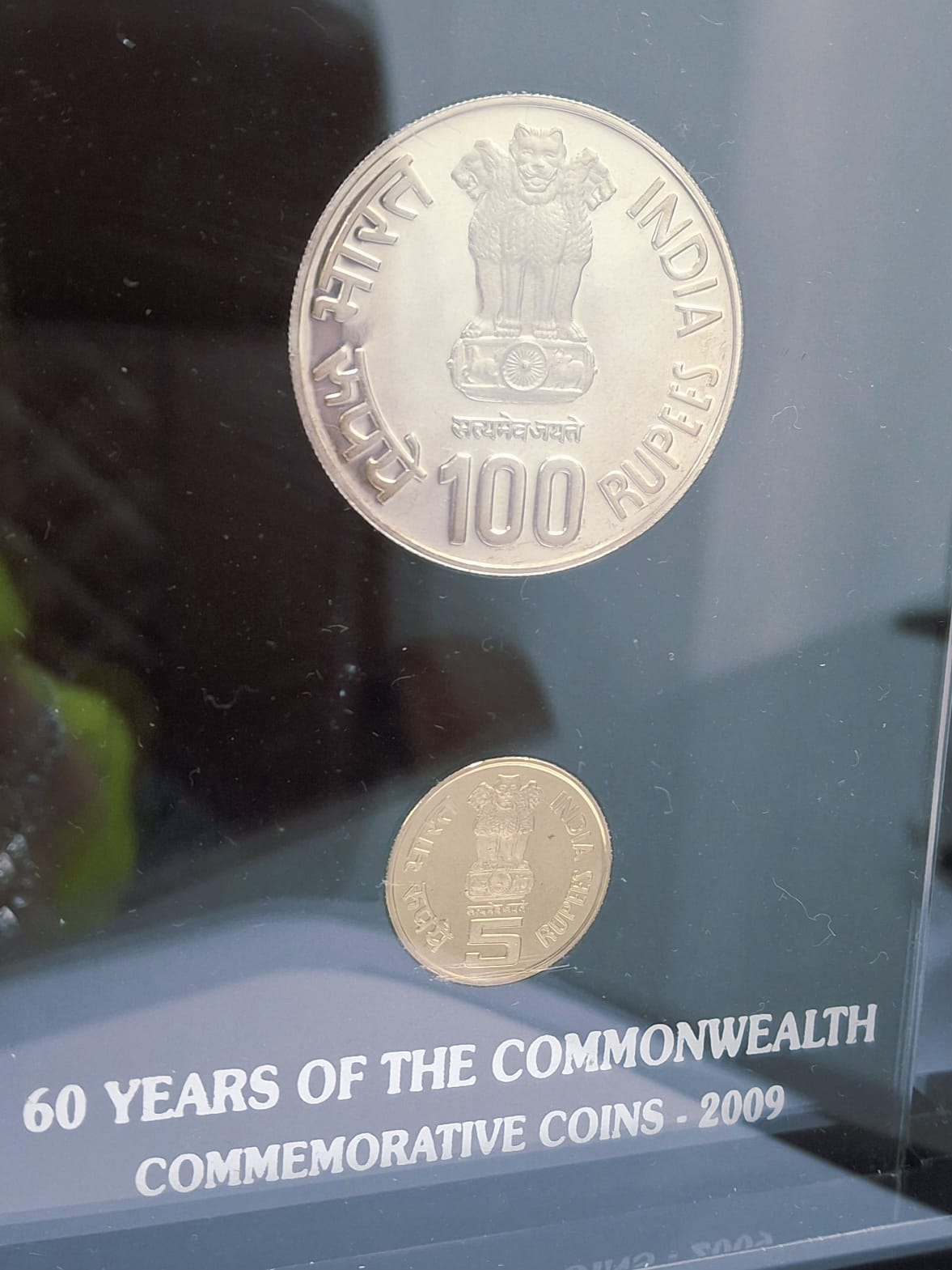 60 YEARS OF THE COMMONWEALTH -2009 ( 2 COINS SET ) V. I .P SET EXTREMELY RARE - Image 4